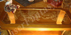 Стеклянная столешница с гравировкой. Лазерная гравировка на бронзовом, тонированном в массе стекле. Производство Москва