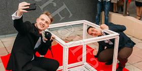 Нестандартный дизайн выпускной звезды шк.1329 на керамограните 800х800х10мм.