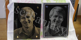 Фото на черном стекле в цвете. Цветная гравировка. Цветное изображение.