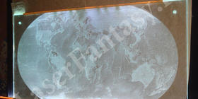 Торцевая подсветка стекла. Лазерная гравировка карты мира (1400х700мм)