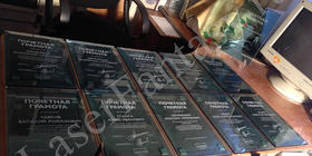 Изготовление корпоративных наград на стильном стекле Dark Blue 200х300х8х20мм.