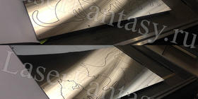 Кошки собаки в графике: гравировка на металлической двери.