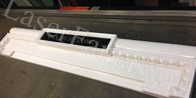 Отделка камина -комбинированный портал из натурального камня с изготовлением на нём эксклюзивной гравировки.