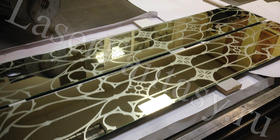 Зеркальные вставки с лазерной гравировкой в нишу 260х1465х4мм.