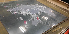 Выставочный баннер из оргстекла с гравировкой: 1212х1292х6 мм.